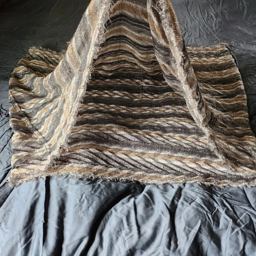 Source Unknown Elegant Striped Wrap